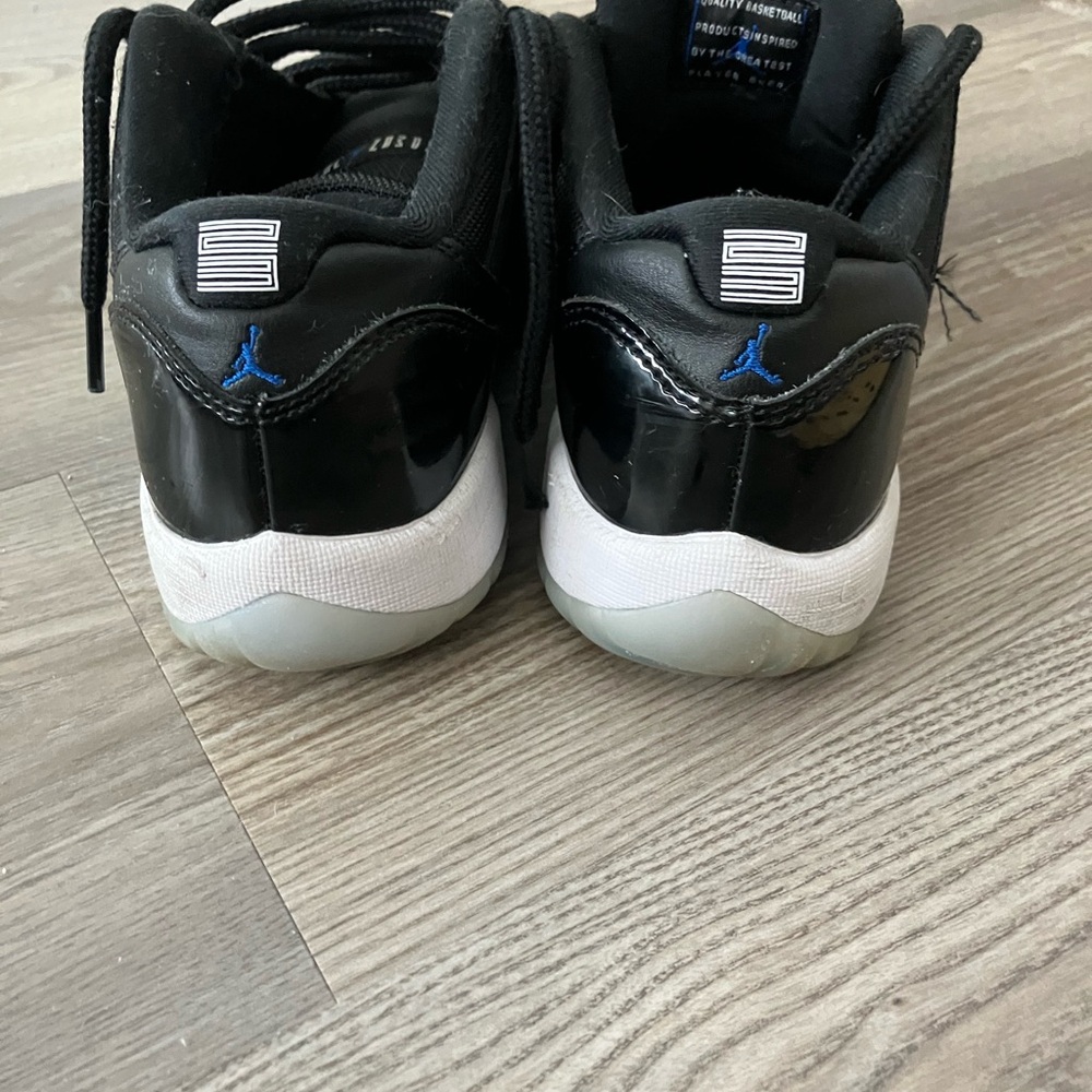 Air Jordan 11 Retro
Low "Black/Varsity
Royal" Size 6y